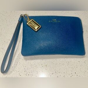 Coach Blue Crossgrain Leather Wristlet Wallet Zip Pouch w/ Gold Hang Tag - 6”W